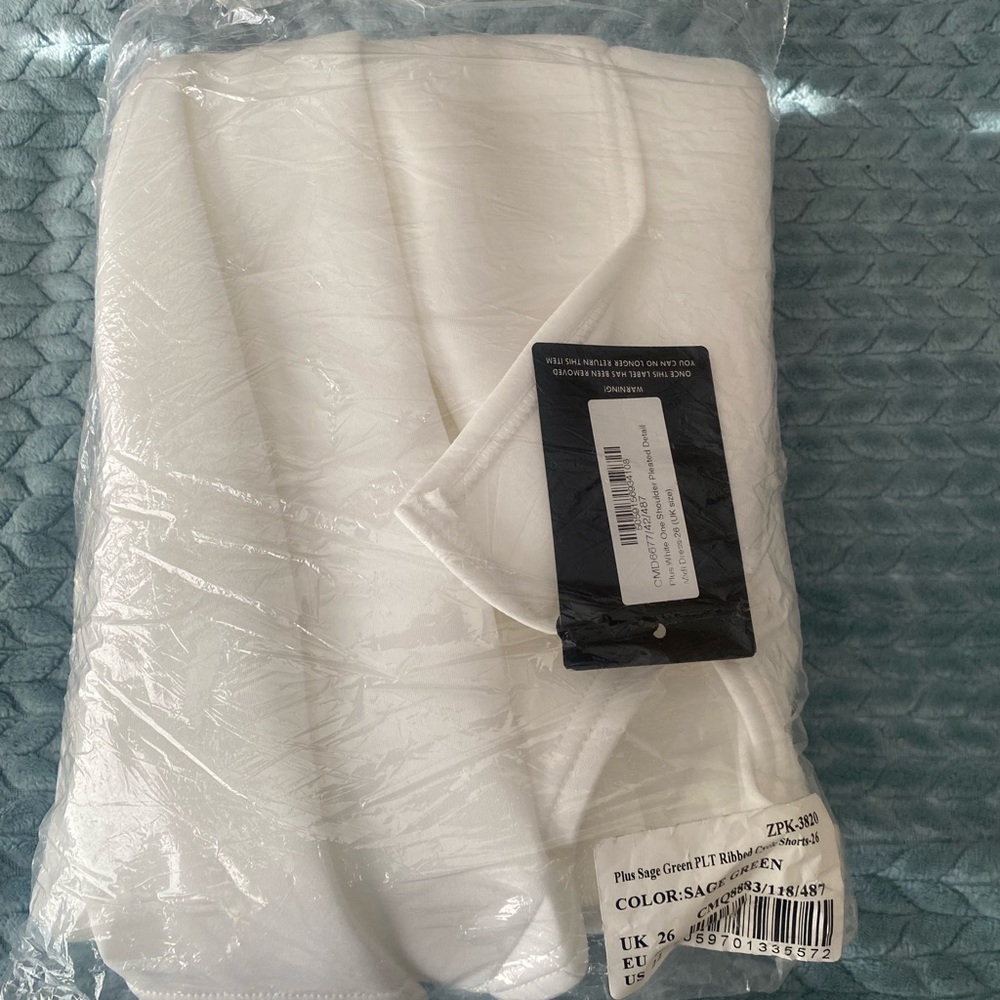White boat part one sleeve dress